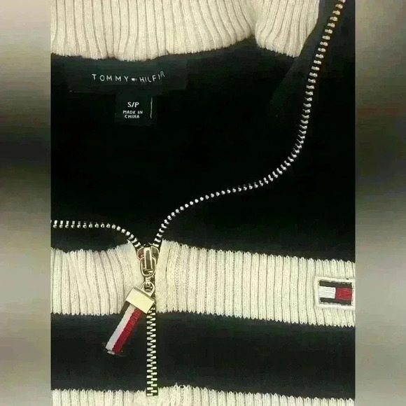 Tommy Hilfiger Quarter Zip Sweater | Vintage | Fair Condition | Size Small - Picture 2 of 4